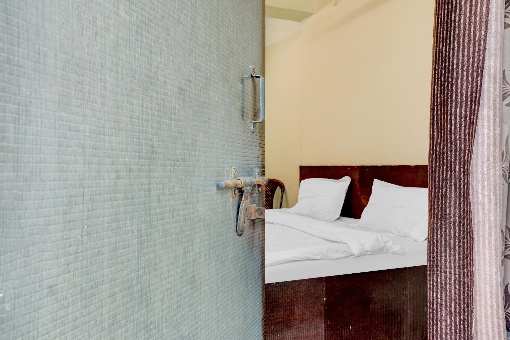 Hotel O Shree Radha Guest House Jhānsi Exteriör bild