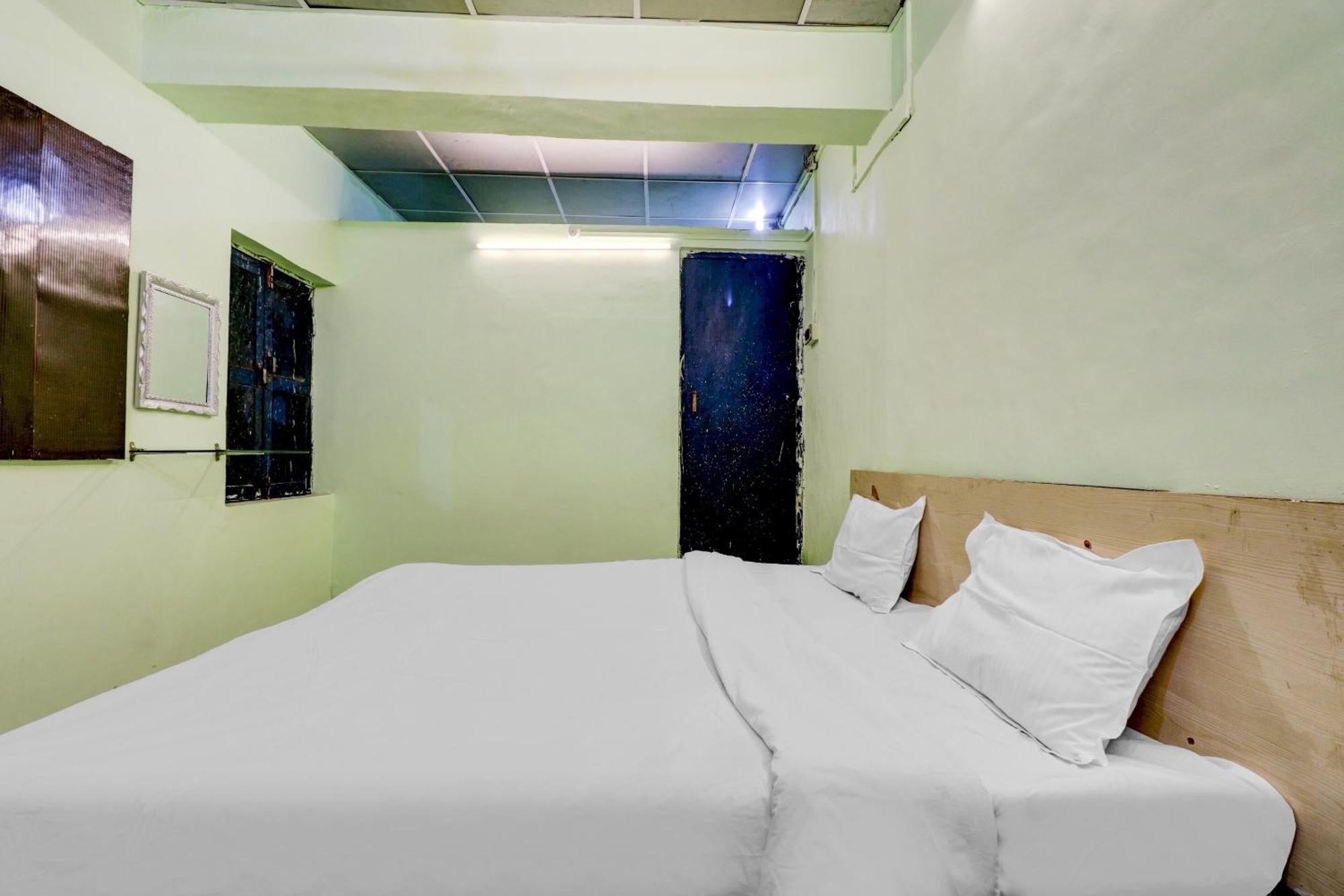 Hotel O Shree Radha Guest House Jhānsi Exteriör bild